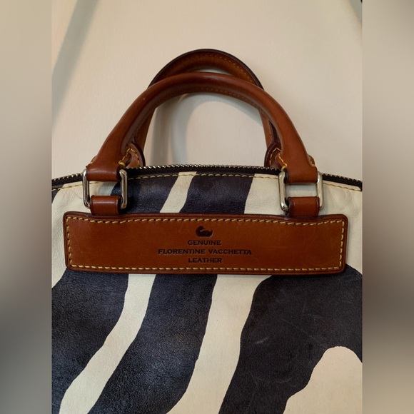Dooney & Bourke zebra pattern Genuine Leather and crossbody/shoulder Handmade. - Picture 4 of 16